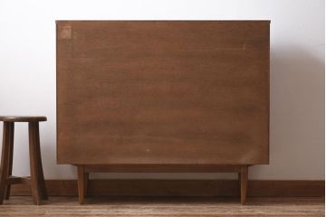 ビンテージ　北欧家具　チーク材　上品な佇まいが魅力のガラス引き戸キャビネット(収納棚、飾り棚、ディスプレイラック)