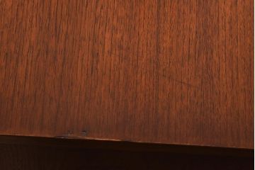ヴィンテージ家具　北欧ビンテージ　チーク材　木のあたたかみを感じるようなカウンターキャビネット(チェスト、引き出し)