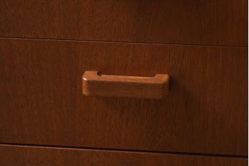 ヴィンテージ家具　北欧ビンテージ　チーク材　木のあたたかみを感じるようなカウンターキャビネット(チェスト、引き出し)