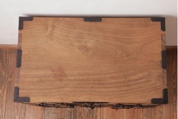 アンティーク家具　和製アンティーク　角手　前面桐材　上手物金具の庄内小箪笥(枕箪笥、和タンス、桐箪笥、桐たんす)