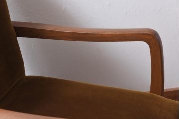 アンティーク家具　和製アンティーク　低めの高さが心地いいベルベット素材の1人掛けソファ(1)
