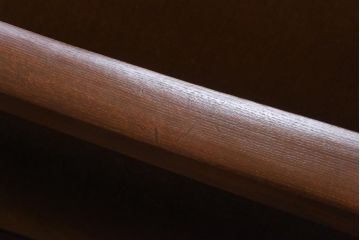 アンティーク家具　和製アンティーク　低めの高さが心地いいベルベット素材の1人掛けソファ(1)