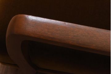 アンティーク家具　和製アンティーク　低めの高さが心地いいベルベット素材の1人掛けソファ(1)