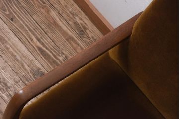 アンティーク家具　和製アンティーク　低めの高さが心地いいベルベット素材の1人掛けソファ(2)