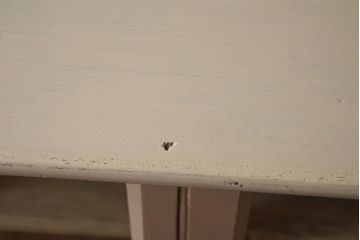 アンティーク家具　フランスアンティーク　ころんとした脚先がアクセントのペイントキャビネット