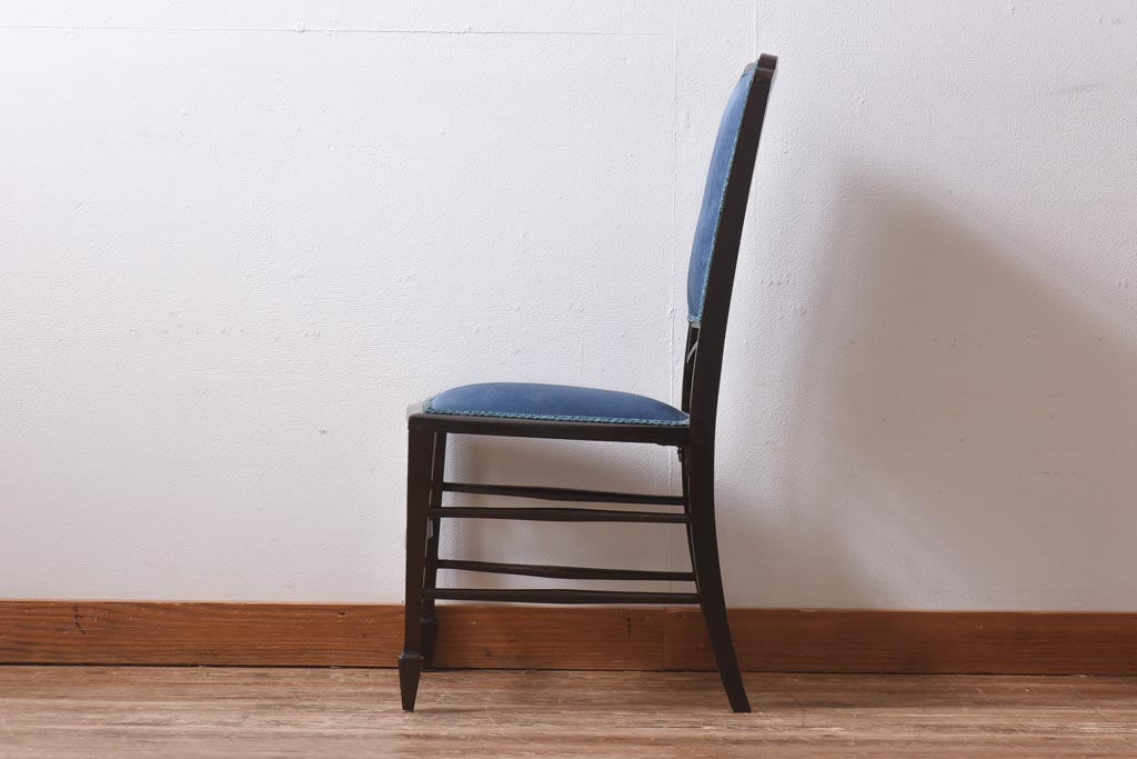 アンティーク家具　フランスアンティーク　オーク材　ブルーのファブリックがシックな印象与えるチェア(椅子)