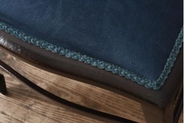 アンティーク家具　フランスアンティーク　オーク材　ブルーのファブリックがシックな印象与えるチェア(椅子)