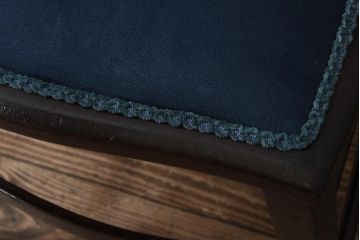 アンティーク家具　フランスアンティーク　オーク材　ブルーのファブリックがシックな印象与えるチェア(椅子)(1)