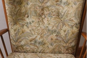 ヴィンテージ家具　イギリスビンテージ　ERCOL(アーコール)　柔らかな雰囲気漂うアームチェア(椅子)
