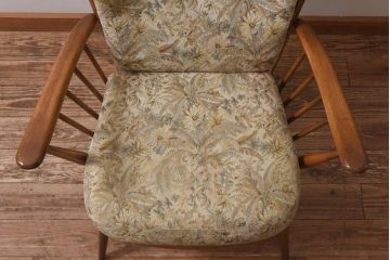 ヴィンテージ家具　イギリスビンテージ　ERCOL(アーコール)　柔らかな雰囲気漂うアームチェア(椅子)