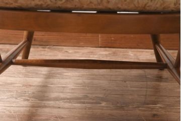 ヴィンテージ家具　イギリスビンテージ　ERCOL(アーコール)　柔らかな雰囲気漂うアームチェア(椅子)