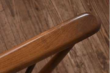 ヴィンテージ家具　イギリスビンテージ　ERCOL(アーコール)　柔らかな雰囲気漂うアームチェア(椅子)