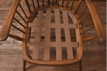 ヴィンテージ家具　イギリスビンテージ　ERCOL(アーコール)　柔らかな雰囲気漂うアームチェア(椅子)