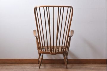 ヴィンテージ家具　イギリスビンテージ　ERCOL(アーコール)　柔らかな雰囲気漂うアームチェア(椅子)