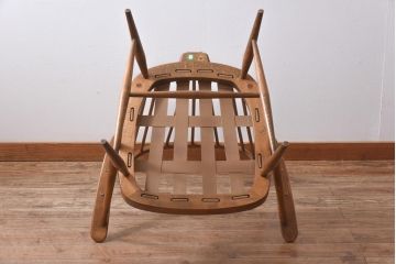 ヴィンテージ家具　イギリスビンテージ　ERCOL(アーコール)　柔らかな雰囲気漂うアームチェア(椅子)
