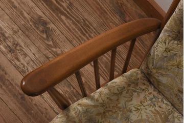 ヴィンテージ家具　イギリスビンテージ　ERCOL(アーコール)　柔らかな雰囲気漂うアームチェア(椅子)(1)