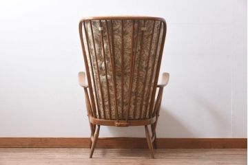 ヴィンテージ家具　イギリスビンテージ　ERCOL(アーコール)　柔らかな雰囲気漂うアームチェア(椅子)(1)