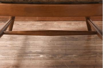 ヴィンテージ家具　イギリスビンテージ　ERCOL(アーコール)　柔らかな雰囲気漂うアームチェア(椅子)(1)