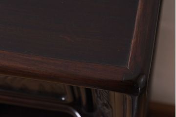 アンティーク家具　和製アンティーク　紫檀と漆の組み合わせが高級感醸し出す茶棚(収納棚、飾り棚)