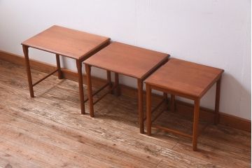 ヴィンテージ家具　北欧ビンテージ　チーク材のあたたかな色合いが魅力的なネストテーブル(サイドテーブル)