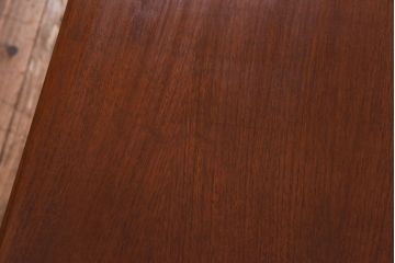 ヴィンテージ家具　北欧ビンテージ　チーク材のあたたかな色合いが魅力的なネストテーブル(サイドテーブル)