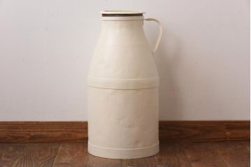 アンティーク雑貨　昭和レトロ アイボリーカラーが可愛らしいミルク缶(牛乳缶)(1)