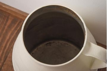アンティーク雑貨　昭和レトロ アイボリーカラーが可愛らしいミルク缶(牛乳缶)(1)