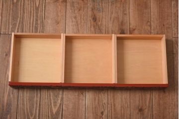 中古　伝統工芸　朱塗り　牡丹・菖蒲・菊　華やかさを添える日光彫りの小引き出し(小物収納)