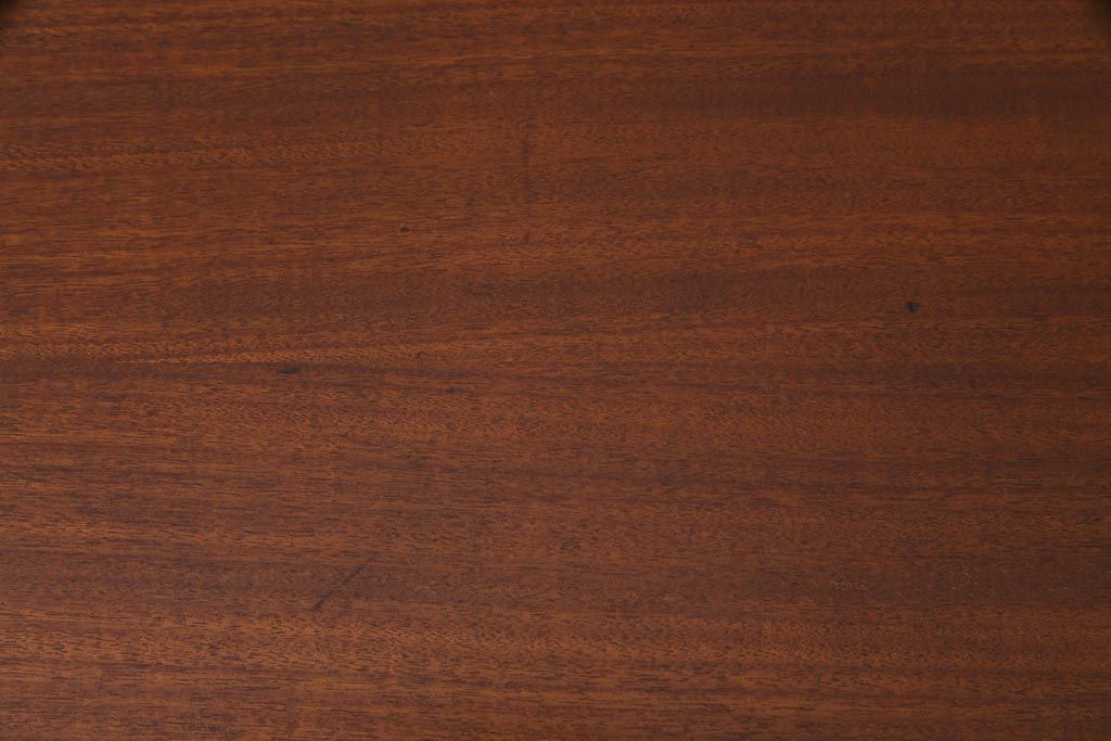 ヴィンテージ家具　北欧ビンテージ　チーク材　シャープなフォルムのサイドボード(キャビネット、戸棚、収納棚)