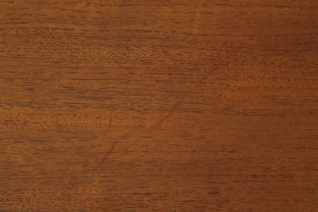 ヴィンテージ家具　北欧ビンテージ　yonger(ヤンガー)社　シャープなデザインがおしゃれなサイドボード