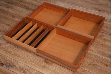 ヴィンテージ家具　北欧ビンテージ　チーク材　G-plan(ジープラン)　クールなデザインが素敵なサイドボード(サイドキャビネット)(1)