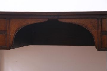 アンティーク家具　イギリスアンティーク　ウォールナット材　クラシカルな佇まいが魅力的な両袖デスク(机、在宅ワーク、在宅用作業台)