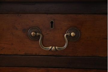 アンティーク家具　イギリスアンティーク　ウォールナット材　クラシカルな佇まいが魅力的な両袖デスク(机、在宅ワーク、在宅用作業台)