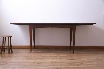 ヴィンテージ家具　北欧ビンテージ　チーク材　スタイリッシュな印象のエクステンションテーブル(バタフライテーブル、ダイニングテーブル)