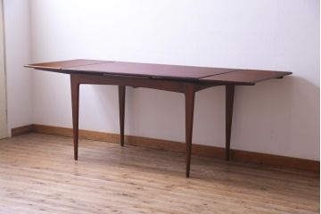 ヴィンテージ家具　北欧ビンテージ　チーク材　スタイリッシュな印象のエクステンションテーブル(バタフライテーブル、ダイニングテーブル)