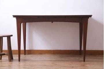 ヴィンテージ家具　北欧ビンテージ　チーク材　スタイリッシュな印象のエクステンションテーブル(バタフライテーブル、ダイニングテーブル)