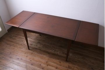 ヴィンテージ家具　北欧ビンテージ　チーク材　スタイリッシュな印象のエクステンションテーブル(バタフライテーブル、ダイニングテーブル)