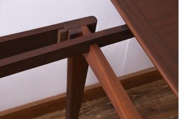 ヴィンテージ家具　北欧ビンテージ　チーク材　スタイリッシュな印象のエクステンションテーブル(バタフライテーブル、ダイニングテーブル)