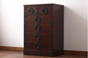 中古　伝統民芸家具　岩谷堂箪笥　アラレ金具が目を引く立長タンス(整理箪笥、チェスト)