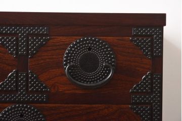中古　伝統民芸家具　岩谷堂箪笥　アラレ金具が目を引く立長タンス(整理箪笥、チェスト)