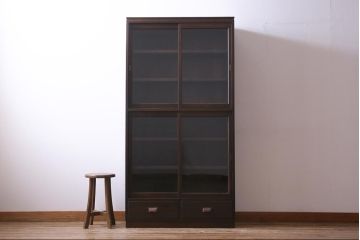 レトロ家具　和製アンティーク　物懐かしい佇まいが目を惹く昭和レトロな戸棚(収納棚、飾り棚、本棚)