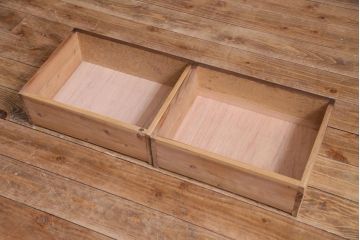 レトロ家具　和製アンティーク　物懐かしい佇まいが目を惹く昭和レトロな戸棚(収納棚、飾り棚、本棚)