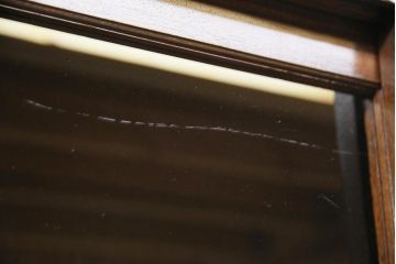 レトロ家具　和製アンティーク　物懐かしい佇まいが目を惹く昭和レトロな戸棚(収納棚、飾り棚、本棚)