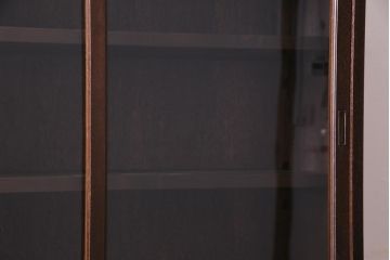 レトロ家具　和製アンティーク　物懐かしい佇まいが目を惹く昭和レトロな戸棚(収納棚、飾り棚、本棚)