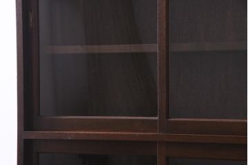 レトロ家具　和製アンティーク　物懐かしい佇まいが目を惹く昭和レトロな戸棚(収納棚、飾り棚、本棚)