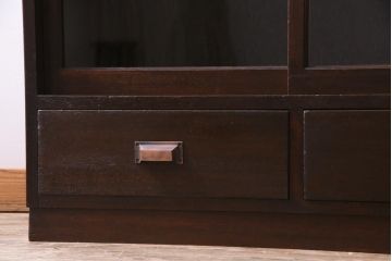 レトロ家具　和製アンティーク　物懐かしい佇まいが目を惹く昭和レトロな戸棚(収納棚、飾り棚、本棚)