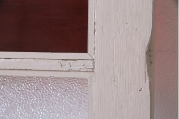 ペイント家具　色ガラス入り　十字の格子が目を引くドア(扉、建具)