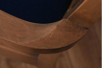 アンティーク家具　イギリスアンティーク　バーチ材　エレガントな佇まいが素敵なアームチェア(ダイニングチェア)