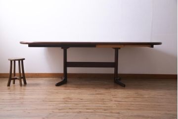 北欧家具　デンマーク　深みを帯びたなめらかなチーク材のエクステンションテーブル(ダイニングテーブル、拡張式テーブル)