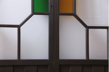 大正ロマン　当時物色ガラス　黄色と緑のアクセントがお洒落なガラス戸2枚セット(引き戸、建具)(1)